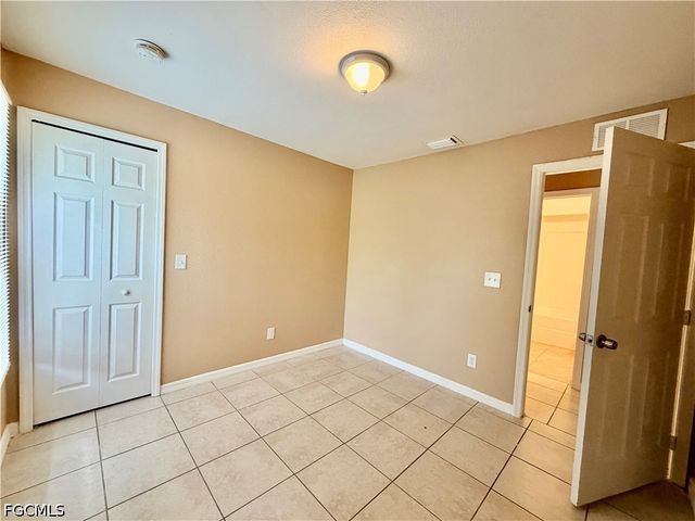 635 Hawthorne AVE S, Lehigh Acres, FL 33974