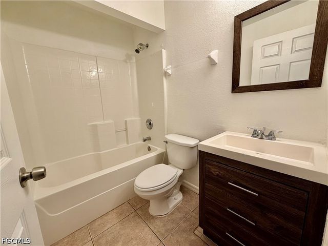 635 Hawthorne AVE S, Lehigh Acres, FL 33974