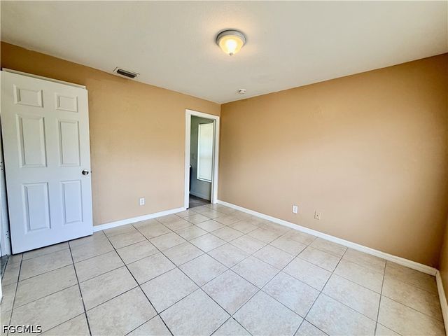 635 Hawthorne AVE S, Lehigh Acres, FL 33974