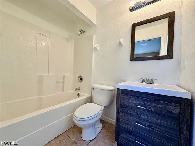 635 Hawthorne AVE S, Lehigh Acres, FL 33974