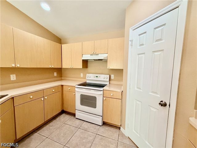 635 Hawthorne AVE S, Lehigh Acres, FL 33974