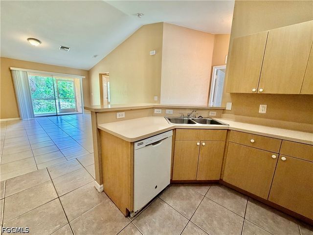 635 Hawthorne AVE S, Lehigh Acres, FL 33974