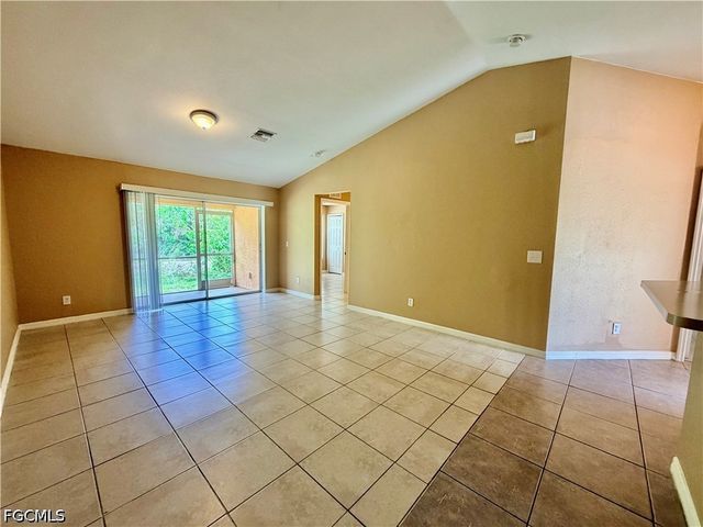 635 Hawthorne AVE S, Lehigh Acres, FL 33974