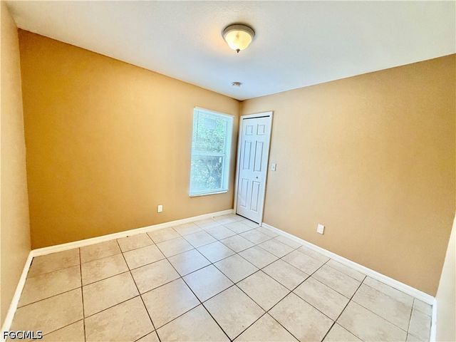 635 Hawthorne AVE S, Lehigh Acres, FL 33974