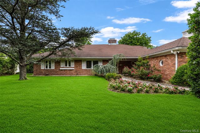 32 Westland Drive, Glen Cove, NY 11542