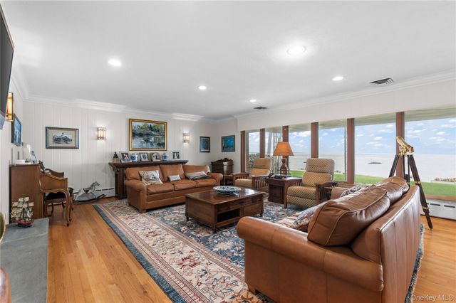 32 Westland Drive, Glen Cove, NY 11542