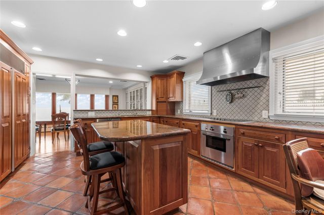 32 Westland Drive, Glen Cove, NY 11542