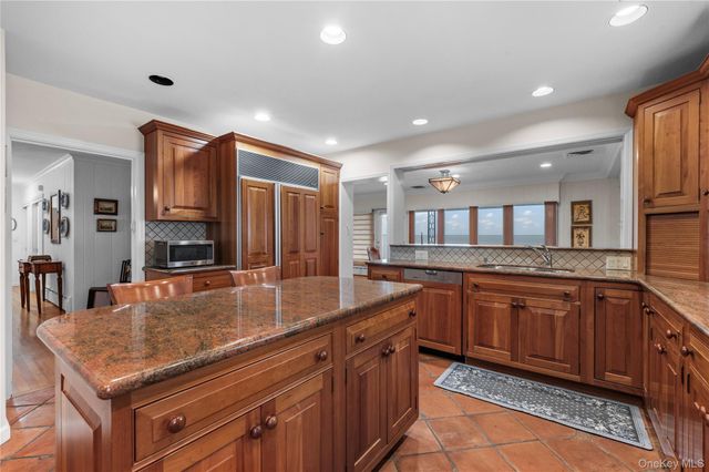 32 Westland Drive, Glen Cove, NY 11542