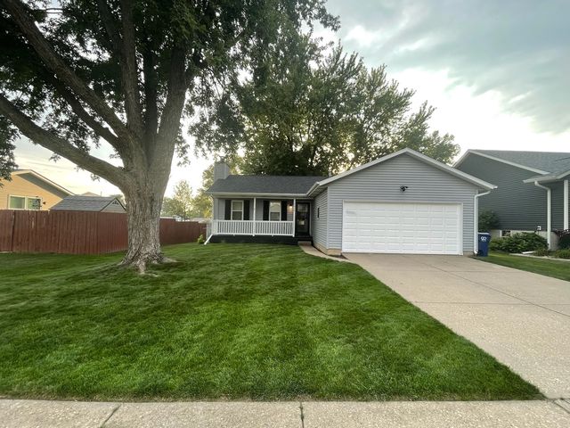 6616 Cresthill Drive, Davenport, IA 52806