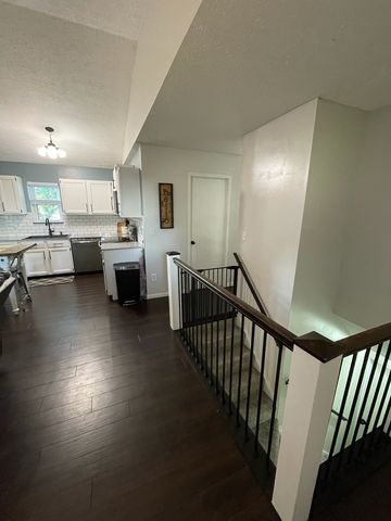 6616 Cresthill Drive, Davenport, IA 52806