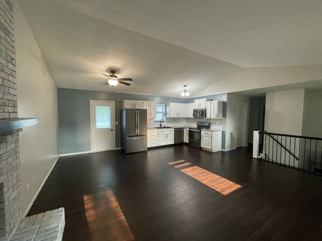 6616 Cresthill Drive, Davenport, IA 52806