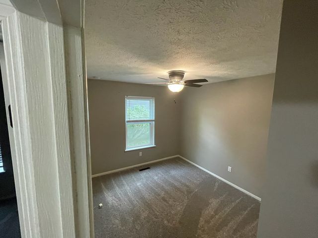 6616 Cresthill Drive, Davenport, IA 52806