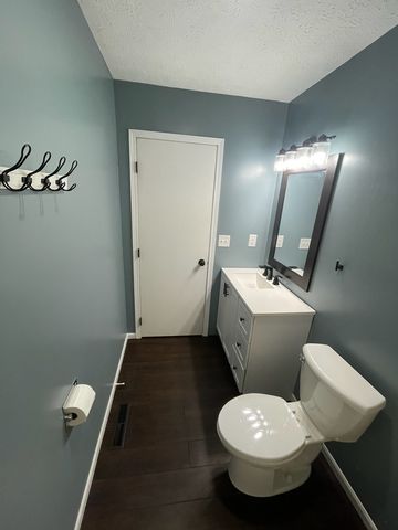 6616 Cresthill Drive, Davenport, IA 52806