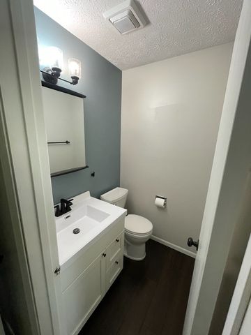 6616 Cresthill Drive, Davenport, IA 52806