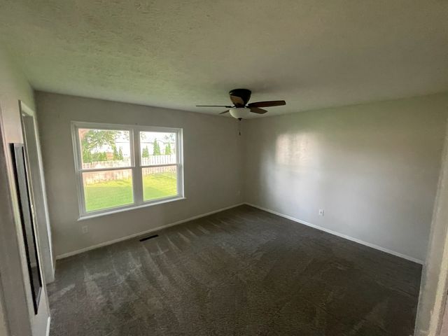 6616 Cresthill Drive, Davenport, IA 52806