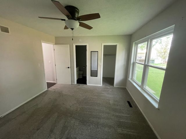 6616 Cresthill Drive, Davenport, IA 52806