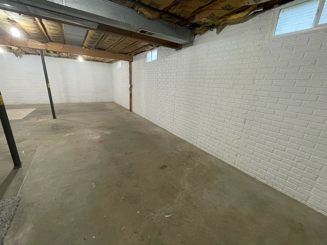6616 Cresthill Drive, Davenport, IA 52806
