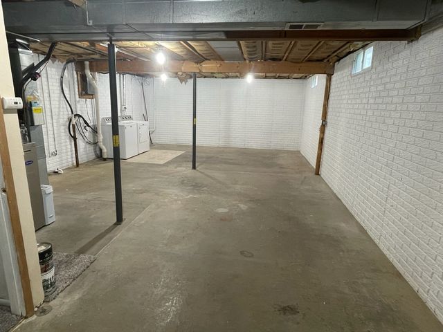 6616 Cresthill Drive, Davenport, IA 52806