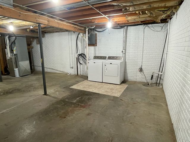 6616 Cresthill Drive, Davenport, IA 52806