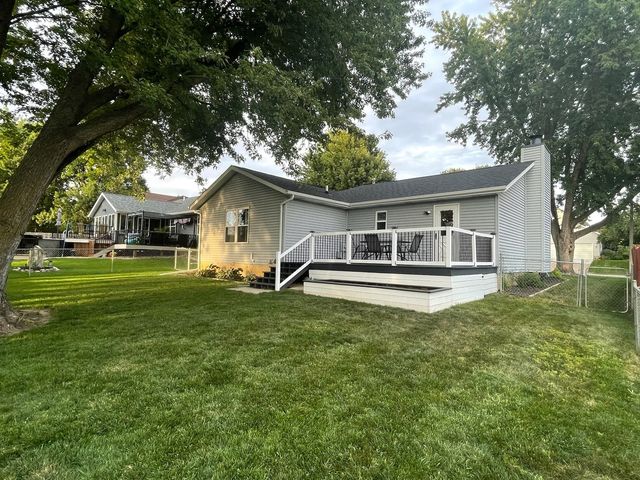 6616 Cresthill Drive, Davenport, IA 52806