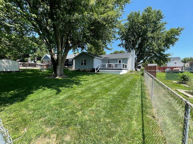 6616 Cresthill Drive, Davenport, IA 52806