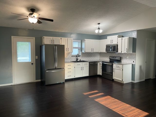 6616 Cresthill Drive, Davenport, IA 52806