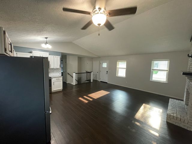 6616 Cresthill Drive, Davenport, IA 52806