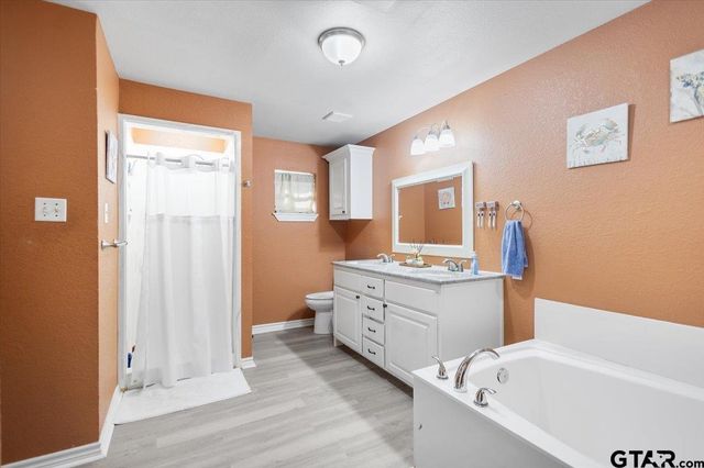 300 N Parkdale, Tyler, TX 75702