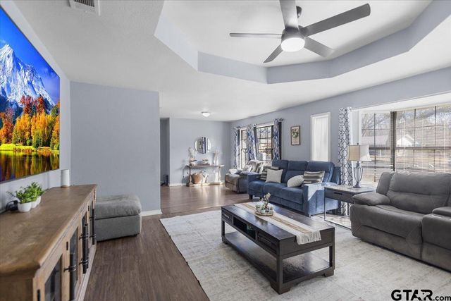 300 N Parkdale, Tyler, TX 75702