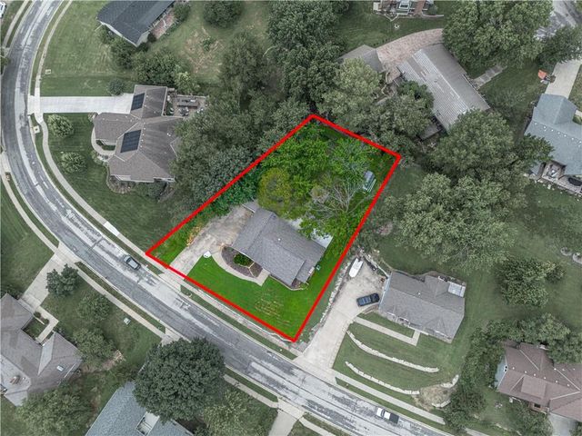 1627 Alvamar Drive, Lawrence, KS 66047