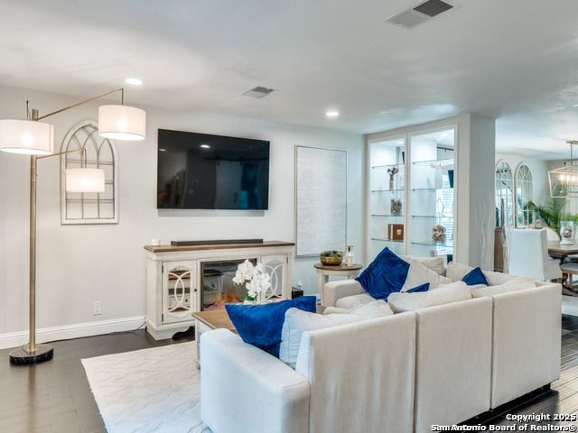 2127 Encanto, San Antonio, TX 78230