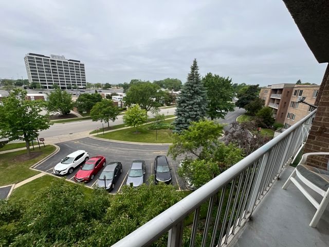 900 E Wilmette Road 411, Palatine, IL 60074