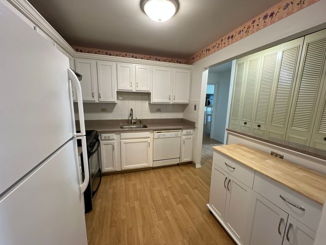 900 E Wilmette Road 411, Palatine, IL 60074