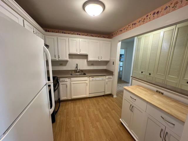 900 E Wilmette Road 411, Palatine, IL 60074