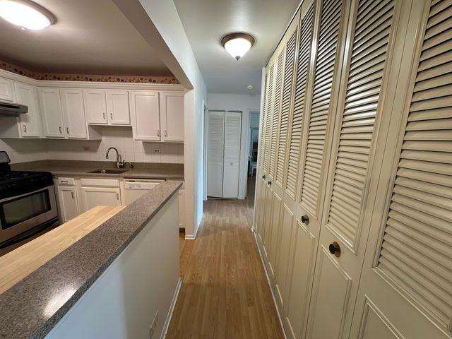 900 E Wilmette Road 411, Palatine, IL 60074