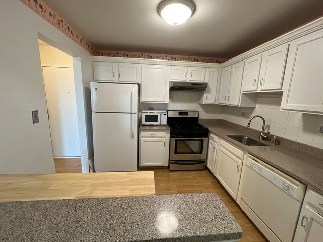 900 E Wilmette Road 411, Palatine, IL 60074