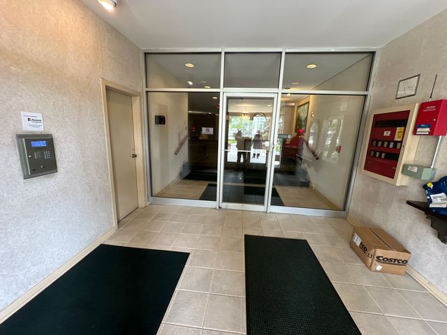 900 E Wilmette Road 411, Palatine, IL 60074