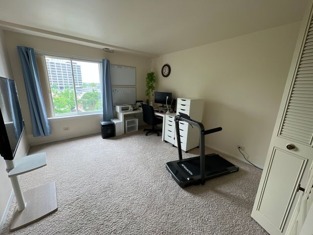 900 E Wilmette Road 411, Palatine, IL 60074