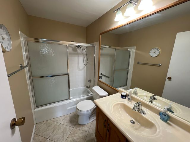 900 E Wilmette Road 411, Palatine, IL 60074