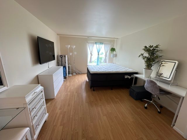 900 E Wilmette Road 411, Palatine, IL 60074
