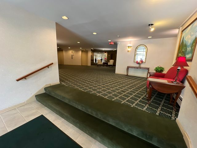 900 E Wilmette Road 411, Palatine, IL 60074