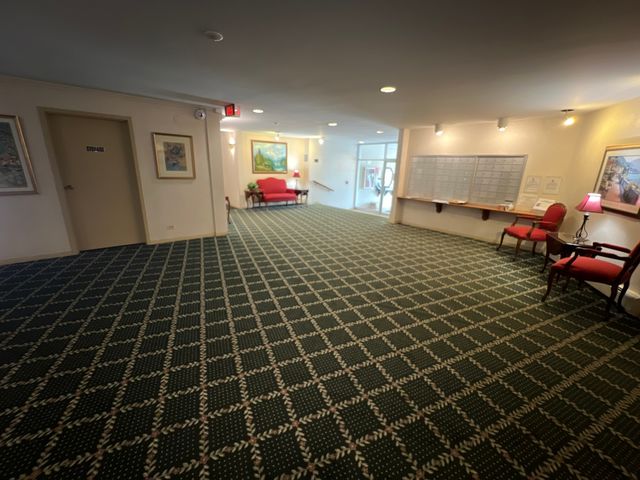 900 E Wilmette Road 411, Palatine, IL 60074