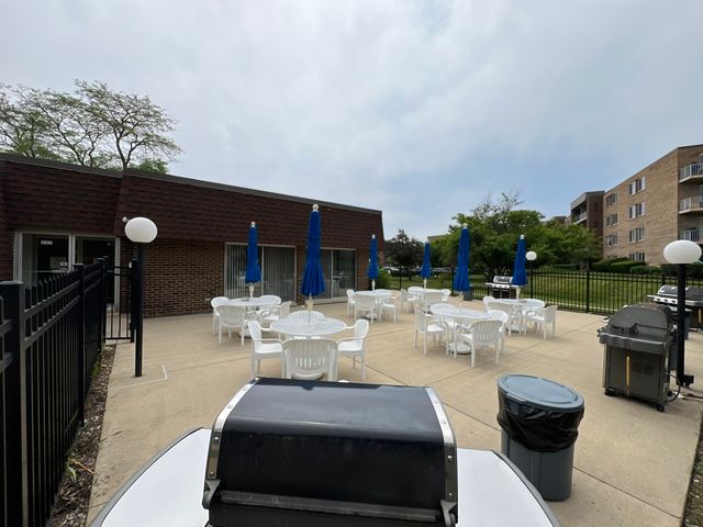 900 E Wilmette Road 411, Palatine, IL 60074