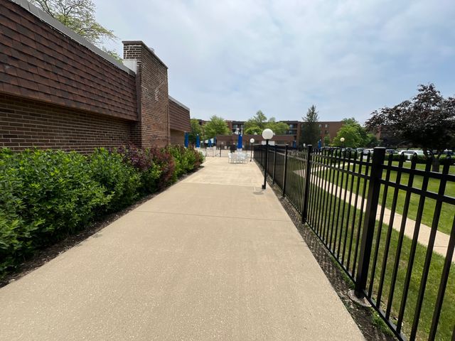 900 E Wilmette Road 411, Palatine, IL 60074