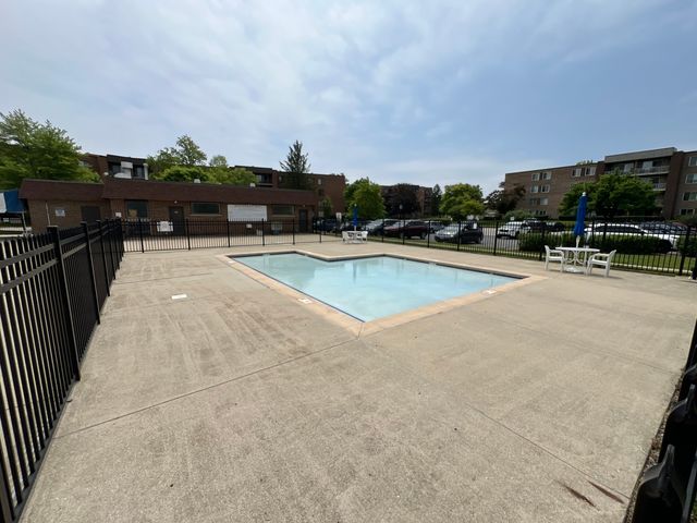 900 E Wilmette Road 411, Palatine, IL 60074