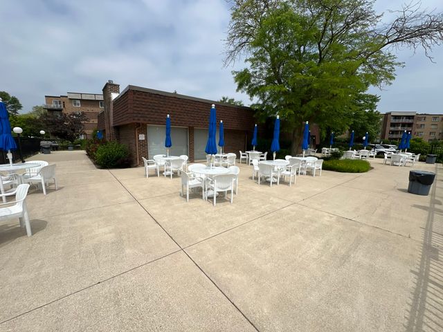 900 E Wilmette Road 411, Palatine, IL 60074