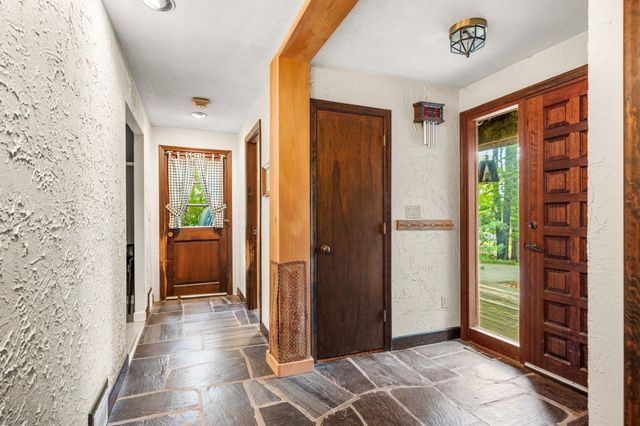 519 Essex St, Hamilton, MA 01982