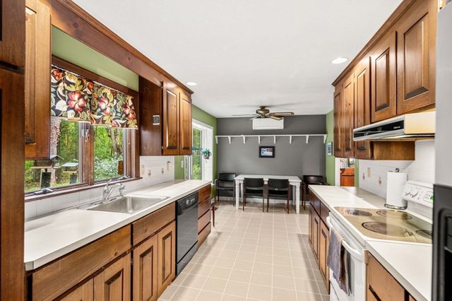519 Essex St, Hamilton, MA 01982