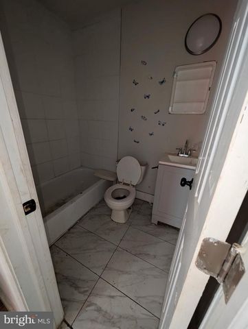 325 PARKLAND PL SE, Washington, DC 20032