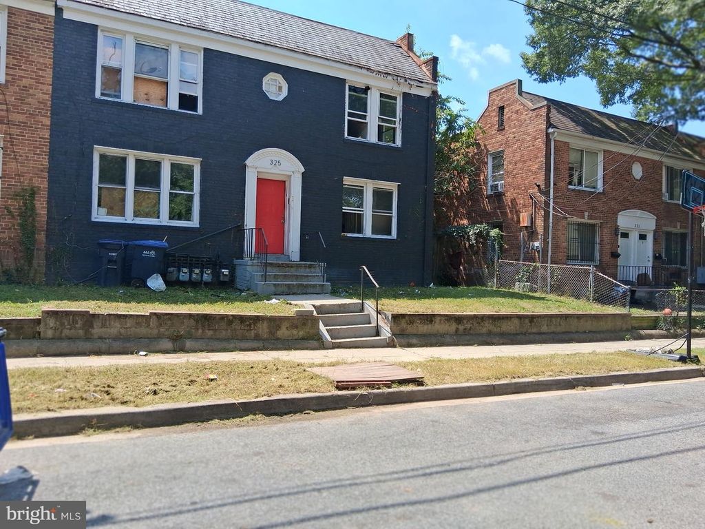 325 PARKLAND PL SE, Washington, DC 20032